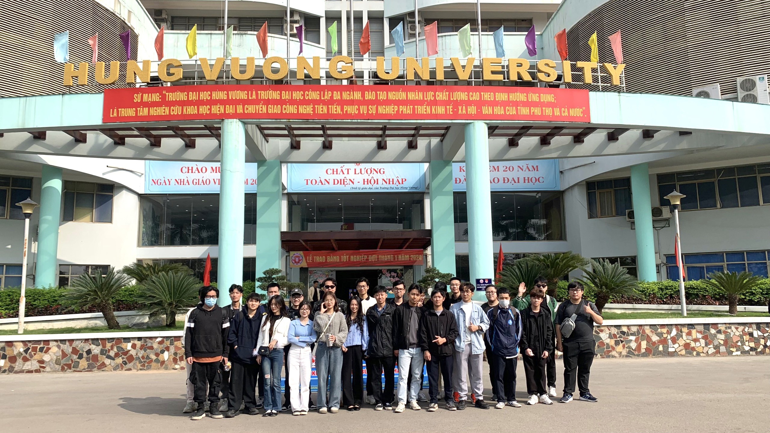 Chuyến đi thực tế của sinh viên K70 Khoa CNTT Trường ĐHSPHN tại Đại học Hùng Vương, Phú Thọ