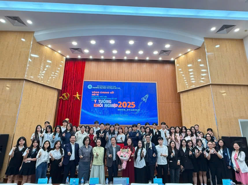 KHOA CÔNG NGHỆ THÔNG TIN “THỐNG LĨNH” HNUE STARTUP 2025: GIẢI NHẤT GỌI TÊN VISUALLIT