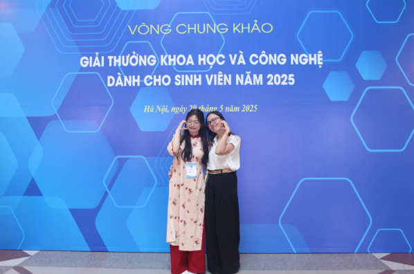 THÀNH TÍCH NỔI BẬT CỦA KHOA CÔNG NGHỆ THÔNG TIN TẠI GIẢI THƯỞNG KHOA HỌC VÀ CÔNG NGHỆ DÀNH CHO SINH VIÊN TRƯỜNG ĐẠI HỌC SƯ PHẠM HÀ NỘI NĂM 2025